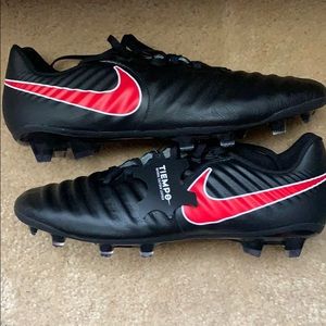 Nike Soccer Cleats (Men 12.5)